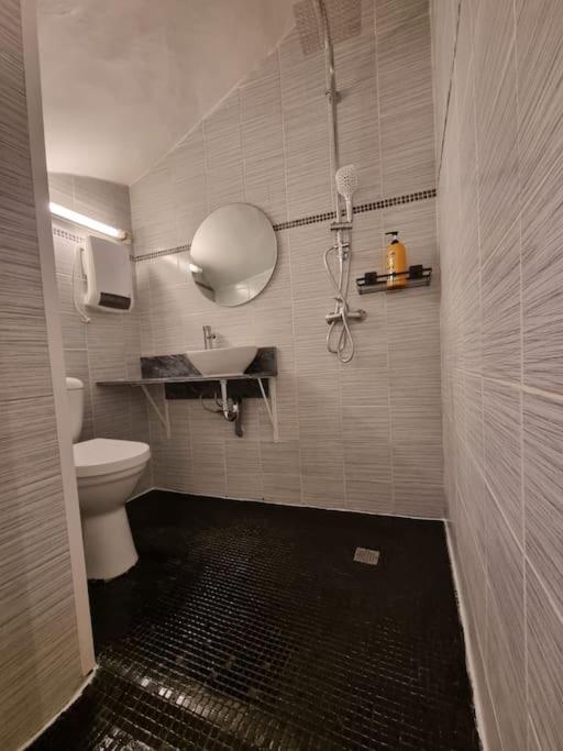 Апартаменты Chez Sam Сен-Лоран-де-ла-Саланк Экстерьер фото
